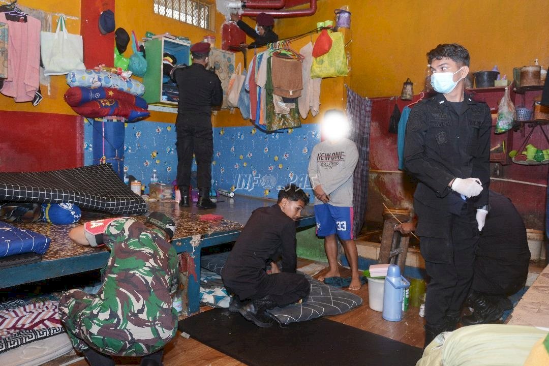 Sinergi dengan APH, Lapas Muara Sabak Razia Kamar Hunian
