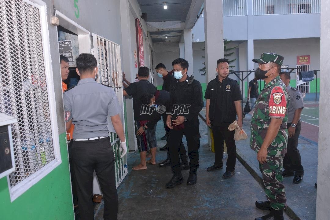 Sinergi dengan APH, Lapas Muara Sabak Razia Kamar Hunian