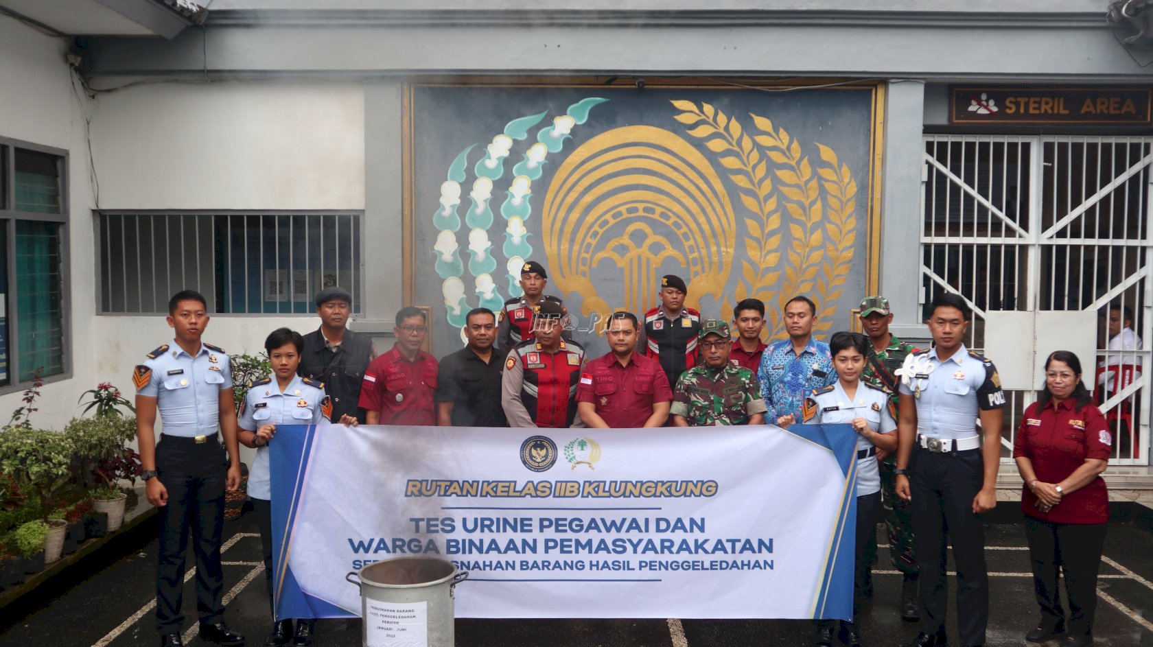 Rutan Klungkung Musnahkan Barang Terlarang dan Tes Urine Pegawai & Warga Binaan