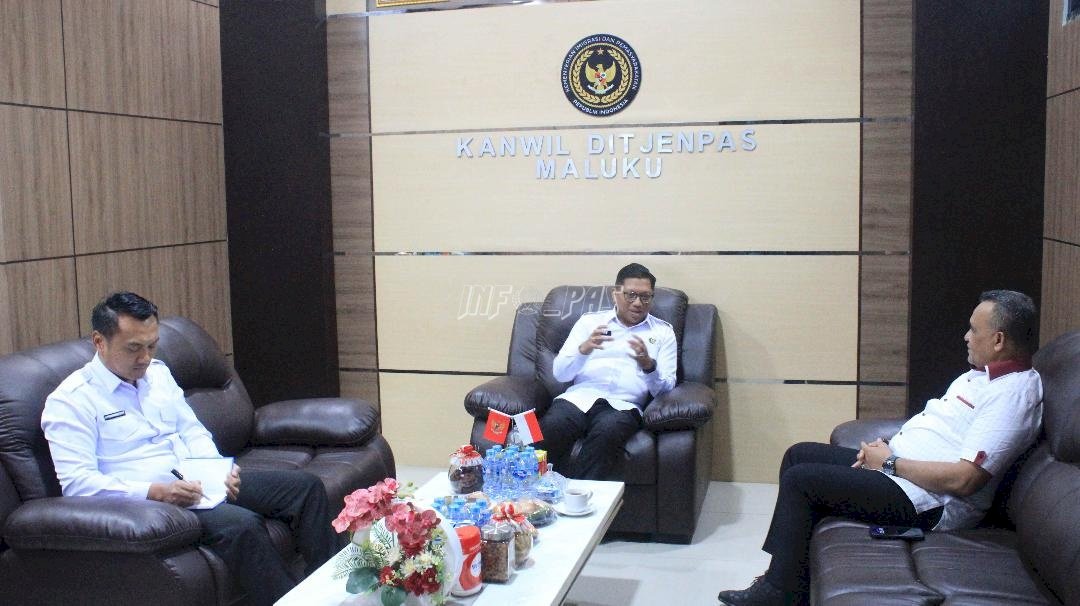 Bahas Strategi Pembinaan Warga Binaan, Kakanwil Ditjenpas Maluku Terima Kunjungan Bupati Buru