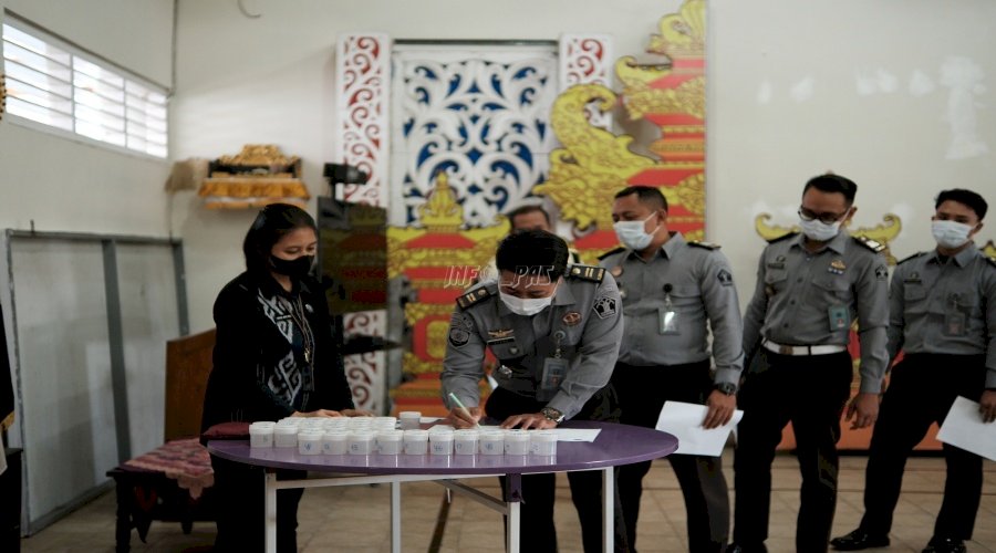 Langkah Konkret P4GN, Petugas dan Warga Binaan Lapas Tabanan Dites Urine