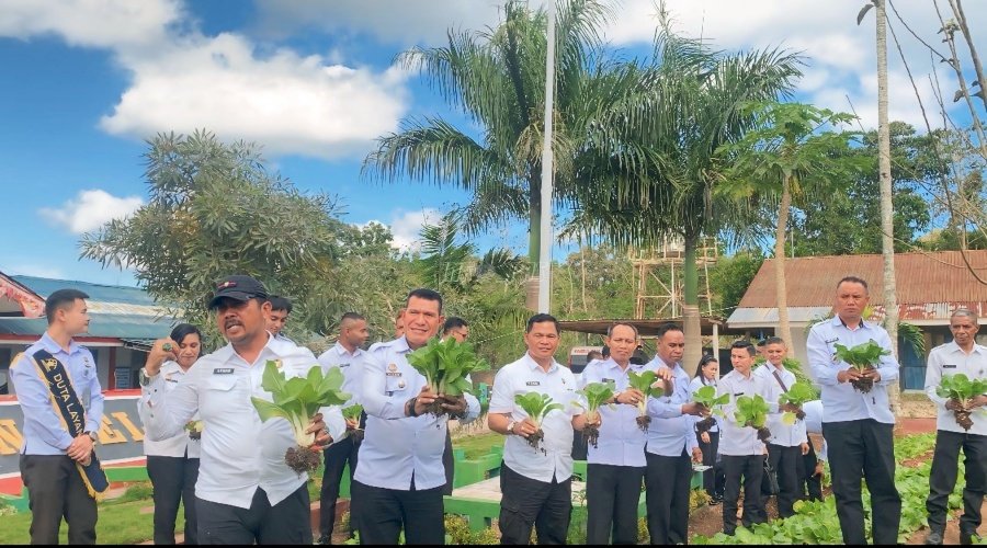 Kakanwil Ditjenpas NTT Puji Panen di SAE Rutan SoE, Dukung Warga Binaan Mandiri dan Produktif