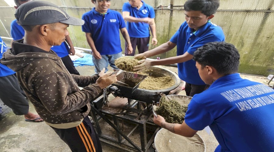 Antusiasme Warga Binaan Lapas Kuala Tungkal Belajar Membuat Pakan Ikan
