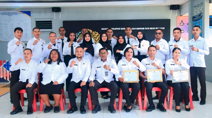 Tiga Petugas Rutan Masohi Terima Penghargaan atas Dedikasi Kinerja