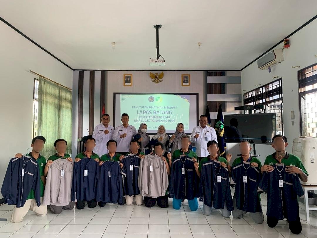 Usai Ikuti Pelatihan Menjahit, Warga Binaan Lapas Batang Terima Sertifikat Kompetensi