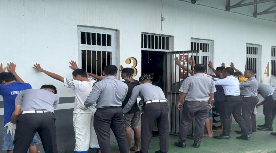 Komitmen Berantas Halinar, Lapas Banjarbaru Gencarkan Razia Kamar Warga Binaan