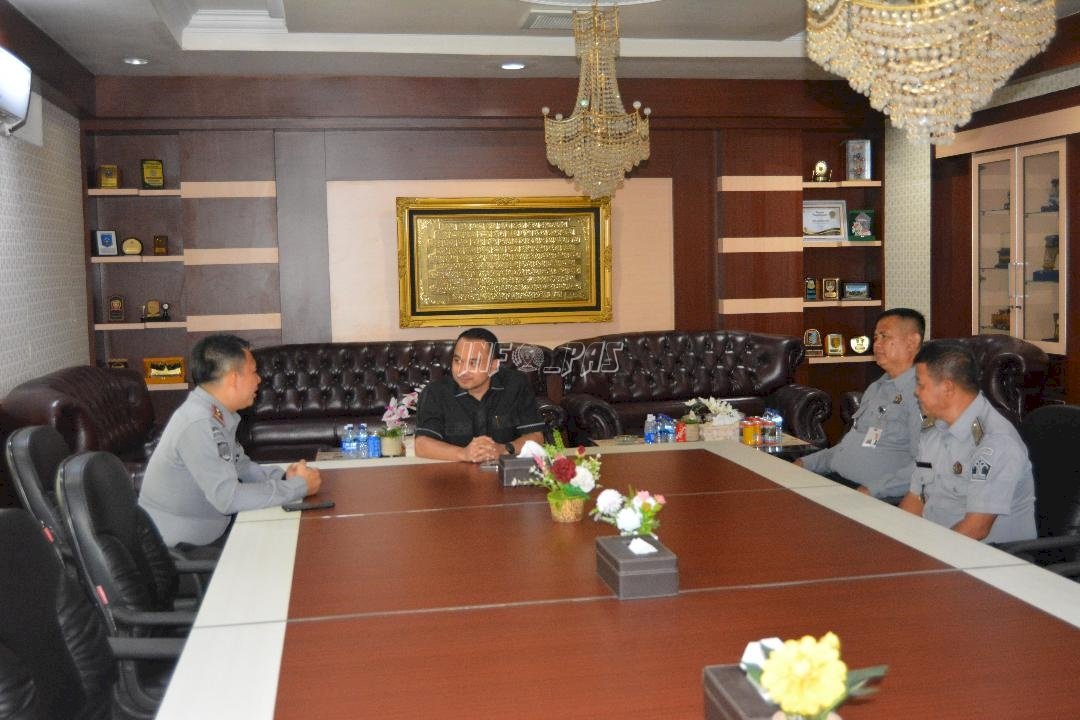 Lapas Muara Tebo Bawa Hasil Panen Warga Binaan Temui Ketua DPRD