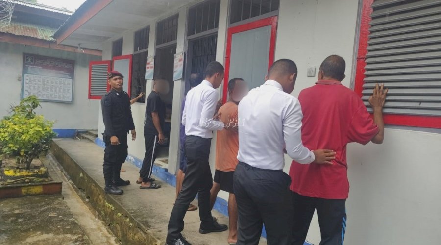 Geledah Blok Hunian Warga Binaan, Lapas Saparua Libatkan CASN