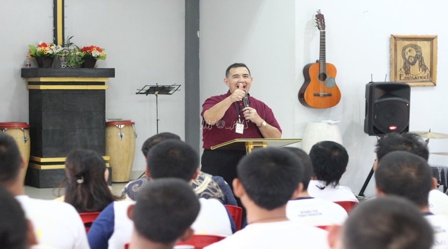 Lapas Narkotika Bangli Hadirkan Pendeta Gilbert Lumoindong dalam Ibadah Rohani