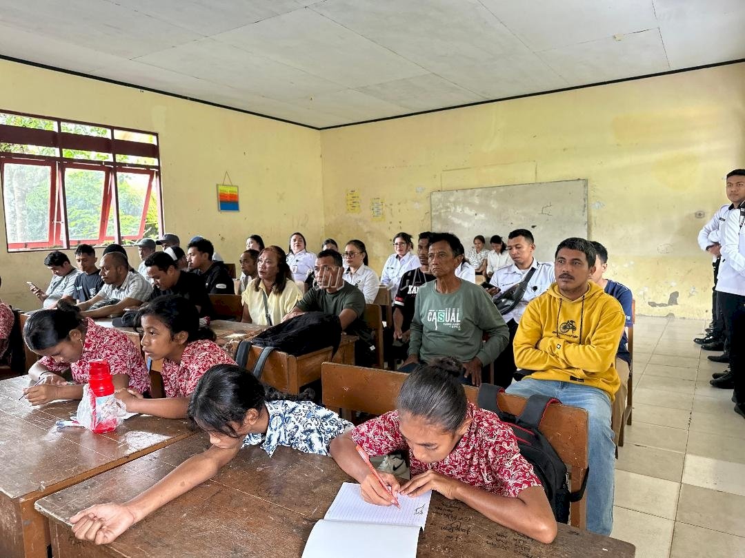 Klien Bapas Ambon Dukung Pendidikan Lewat Aksi Sosial di SMP PGRI 2
