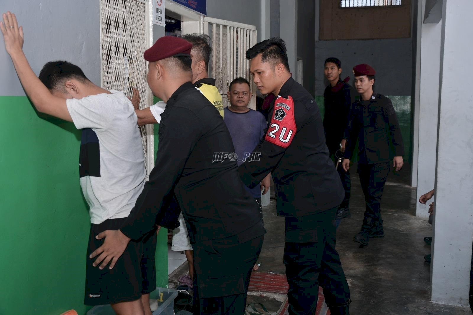 Pastikan Kondusivitas, Lapas Narkotika Muara Sabak Razia Kamar Hunian