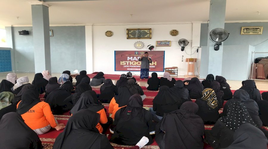 Warga Binaan Lapas Perempuan Jambi Khidmat Dengarkan Tausiah Ustaz Ngatmin