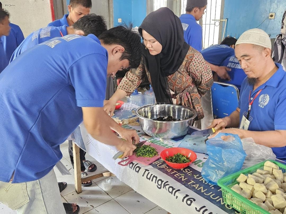 Lapas Kuala Tungkal Latih Warga Binaan Buat Pempek dan Tekwan