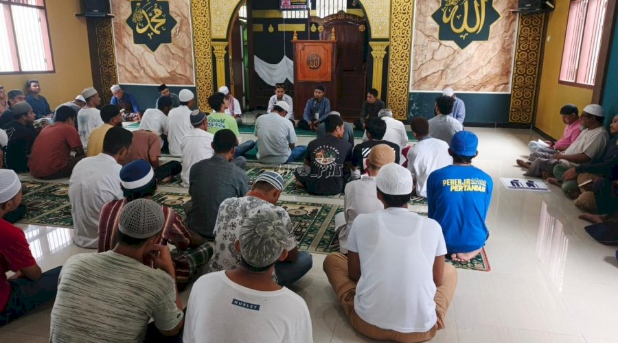Sentuh Sisi Spiritual, Warga Binaan Lapas Ambon Khusyuk Dengarkan Tausiah