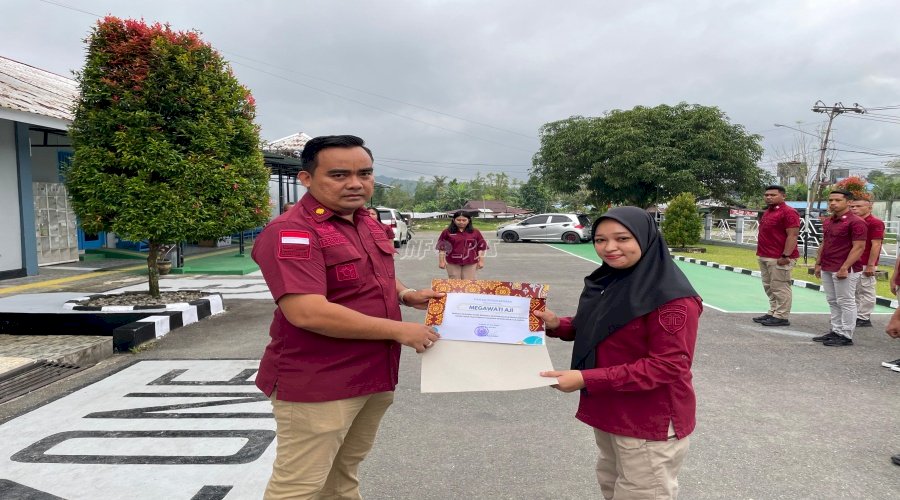 Gagalkan Penyelundupan Handphone, Petugas Rutan Ambon Terima Penghargaan
