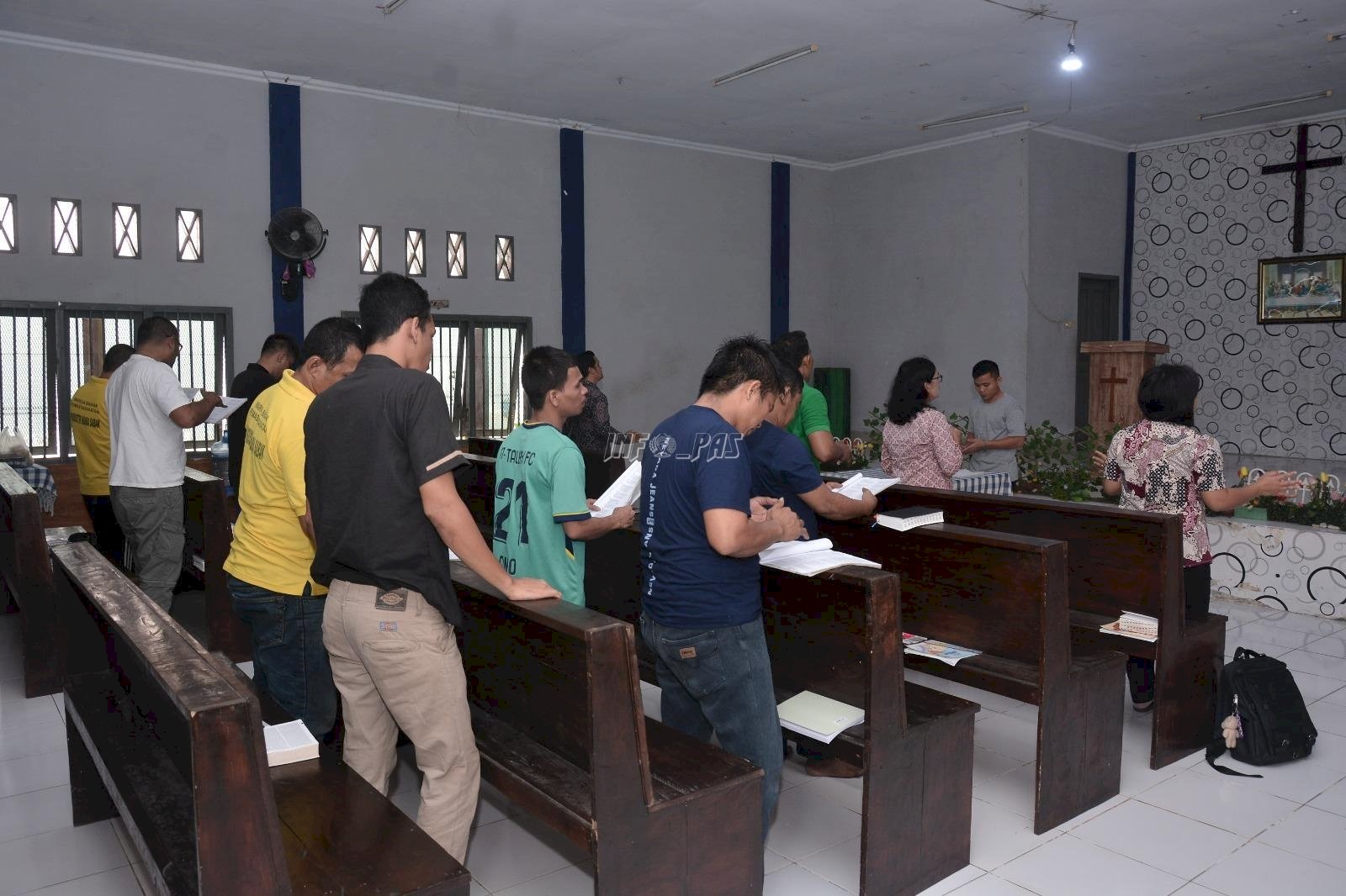 Lapas Narkotika Muara Sabak Fasilitasi Ibadah Rutin Warga Binaan Nasrani