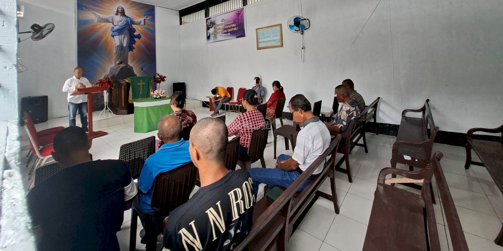 Warga Binaan Pimpin Ibadah di Gereja Lapas Saparua 