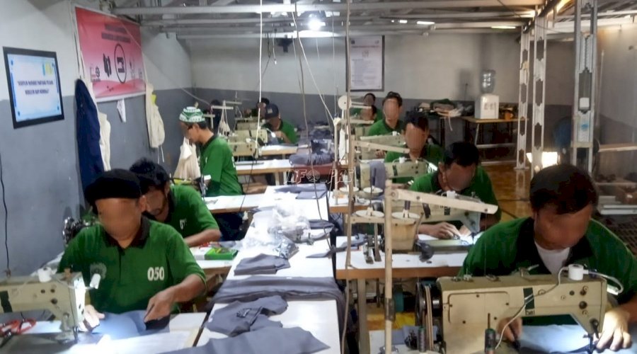 Warga Binaan Lapas Batang Tetap Semangat Kerjakan Pesanan Baju Koko 