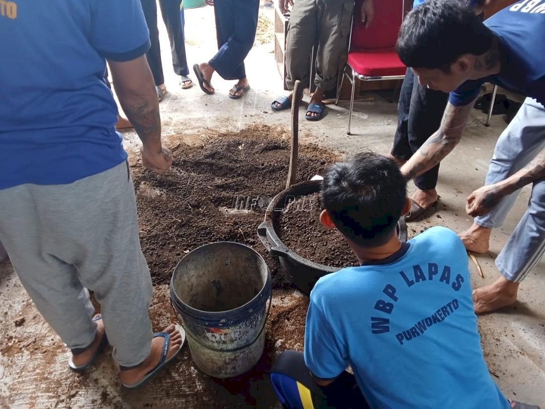 Lapas Purwokerto Latih Warga Binaan Budidaya Melon dalam Galon
