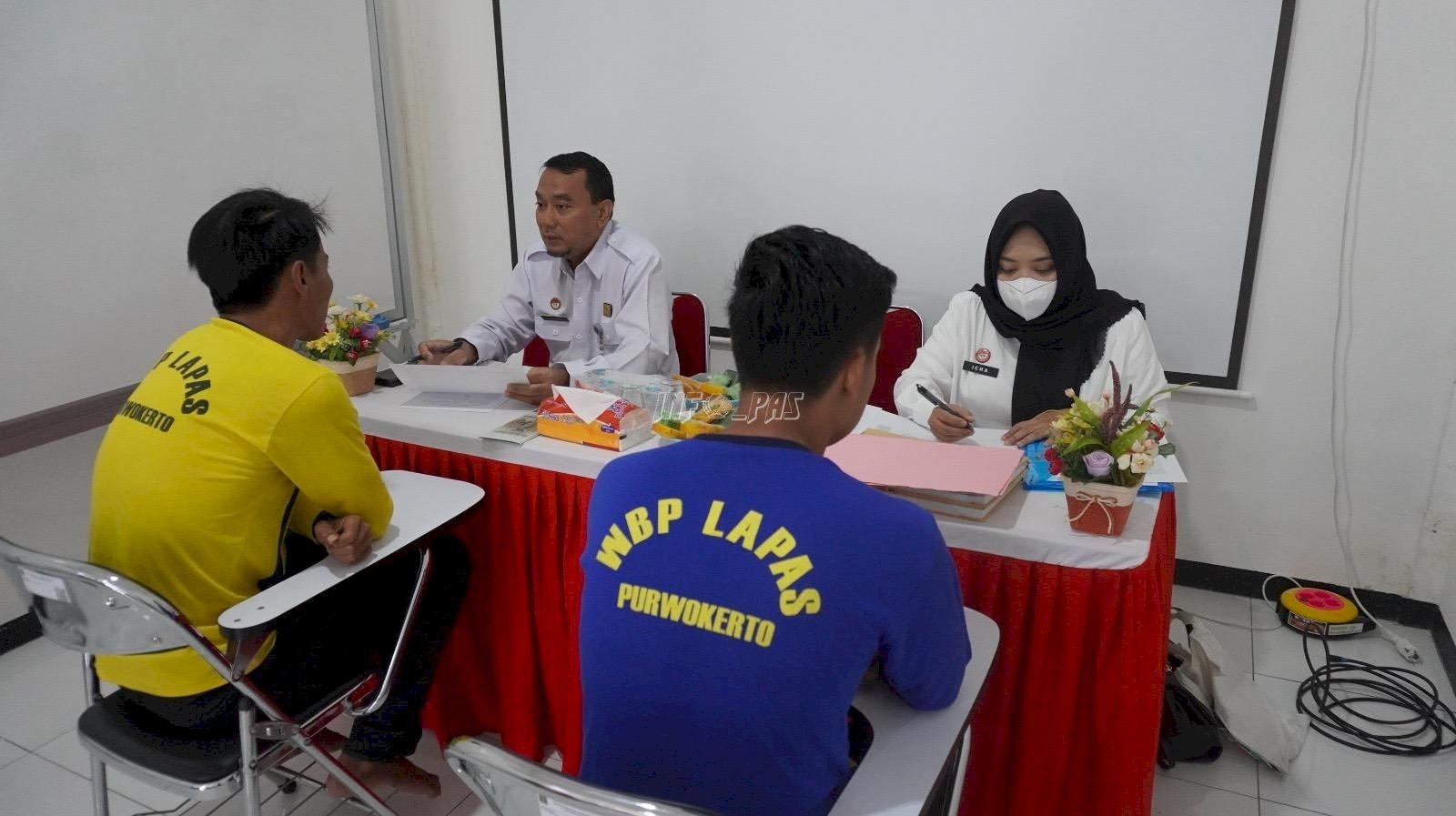 Tingkatkan Layanan Bantuan Hukum Gratis, Lapas Purwokerto Terima Monev Kanwil Kemenkum Jateng