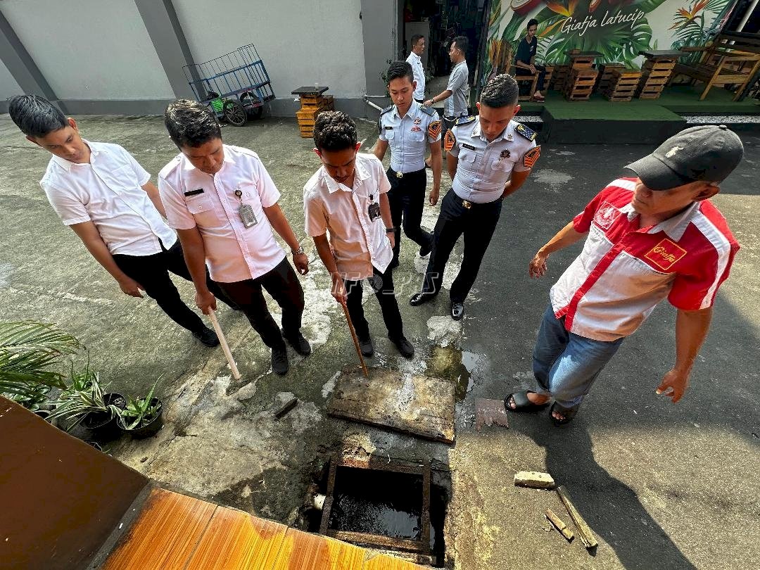 Deteksi Dini & Jaga Kesehatan Lingkungan, Lapas Cipinang Periksa Saluran Air