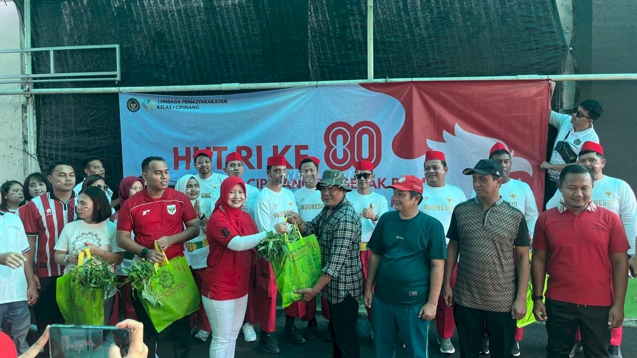 Lapas Cipinang Berbagi Hasil Panen Napi Berkebun di Fun Walk HUT Ke-80 RI
