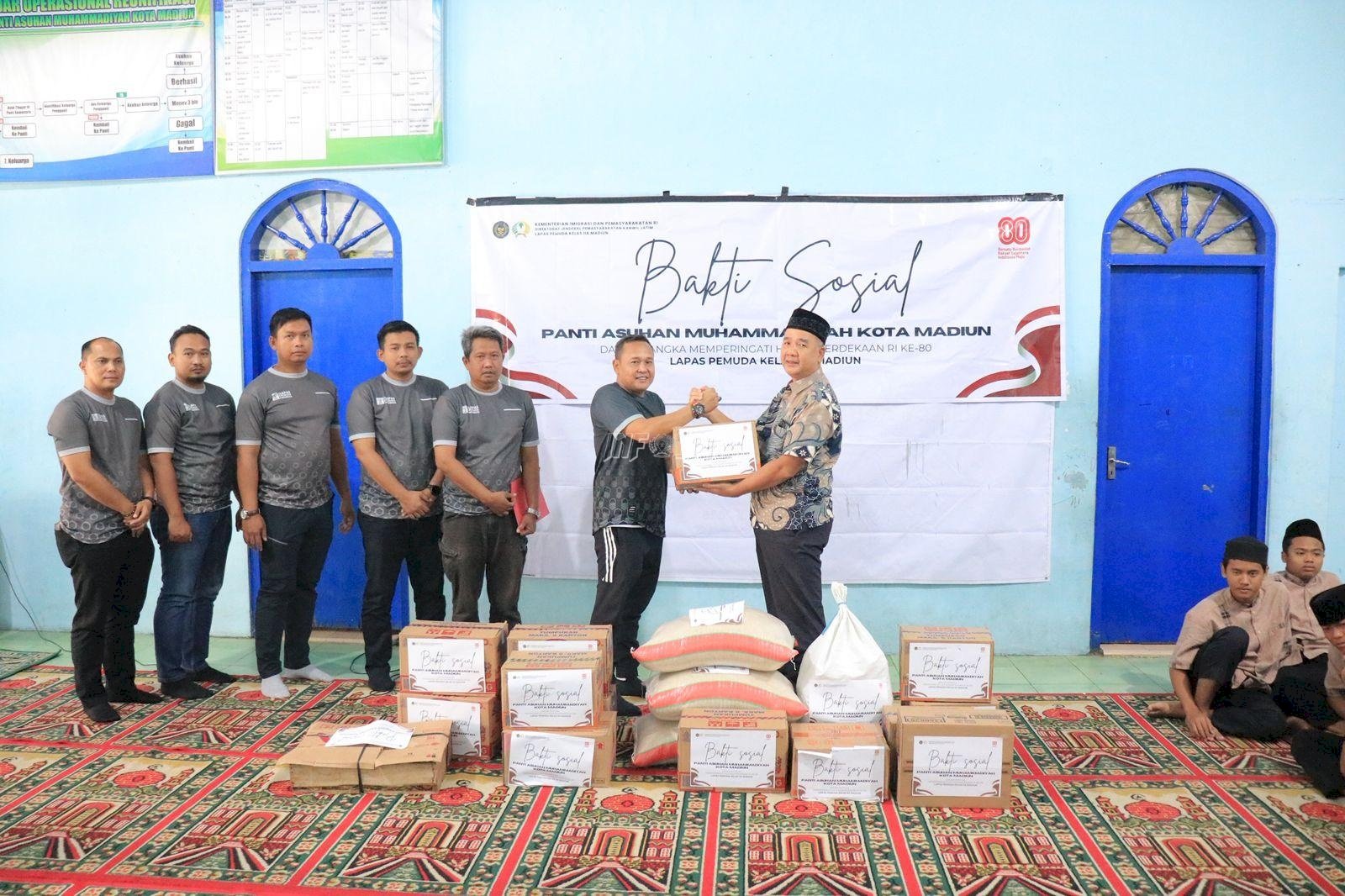 Rayakan Kemerdekaan, Lapas Pemuda Madiun Berbagi Kebahagiaan di Panti Asuhan
