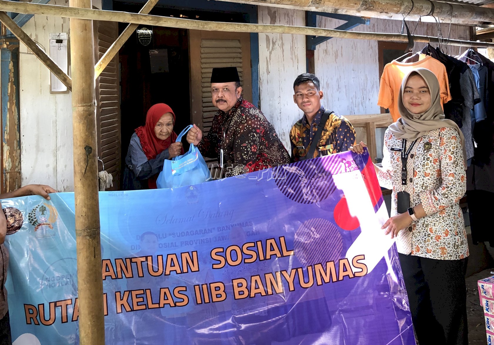 HUT Ke-80 RI, Rutan Banyumas Salurkan Bantuan ke Warga Desa Panusupan