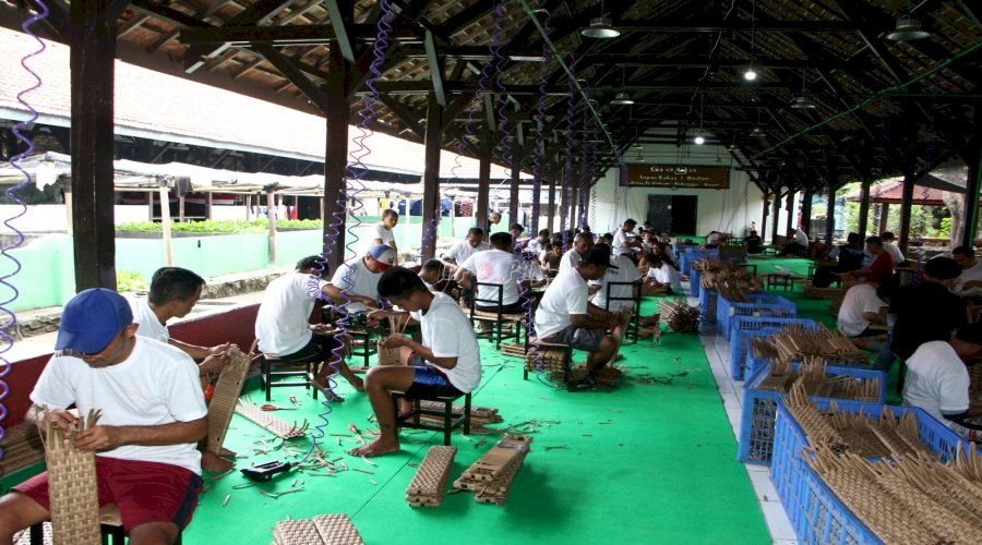 Pembuatan Furnitur, Langkah Nyata Program Pembinaan Kemandirian Warga Binaan Lapas Madiun