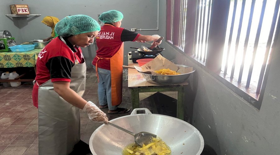 Warga Binaan Perempuan Lapas Atambua Dibekali Pelatihan Pembuatan Keripik