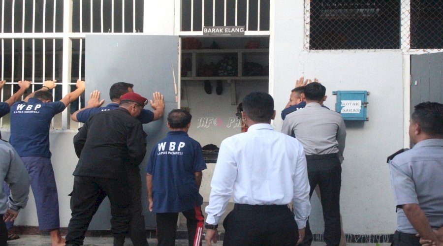 Tingkatkan Keamanan, Lapas Wonreli Gencarkan Penggeledahan Barang Terlarang
