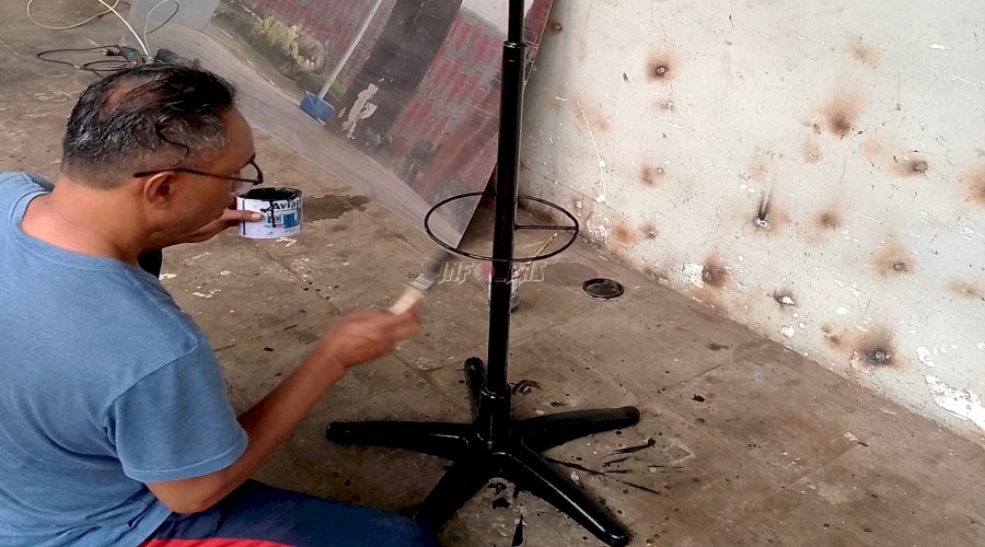 Sentuhan Kreasi Warga Binaan, Rutan Ambon Fasilitasi Gantungan Payung dan Jas Hujan Gratis