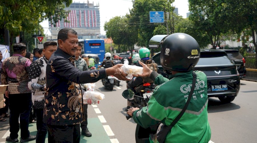 Dukung PHTC, Ditjenpas Bagikan 500 Paket Makanan Gratis di Jumat Berkah