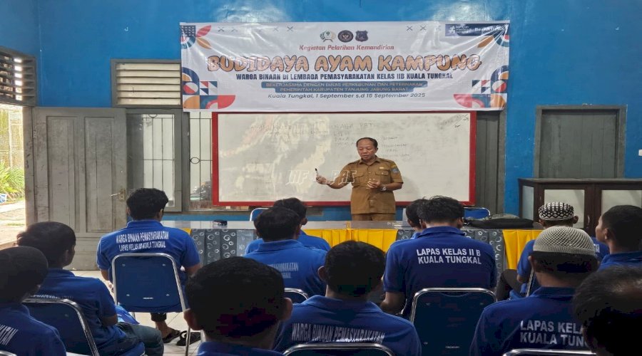 Warga Binaan Lapas Kuala Tungkal Pelajari Teori Beternak Ayam Kampung
