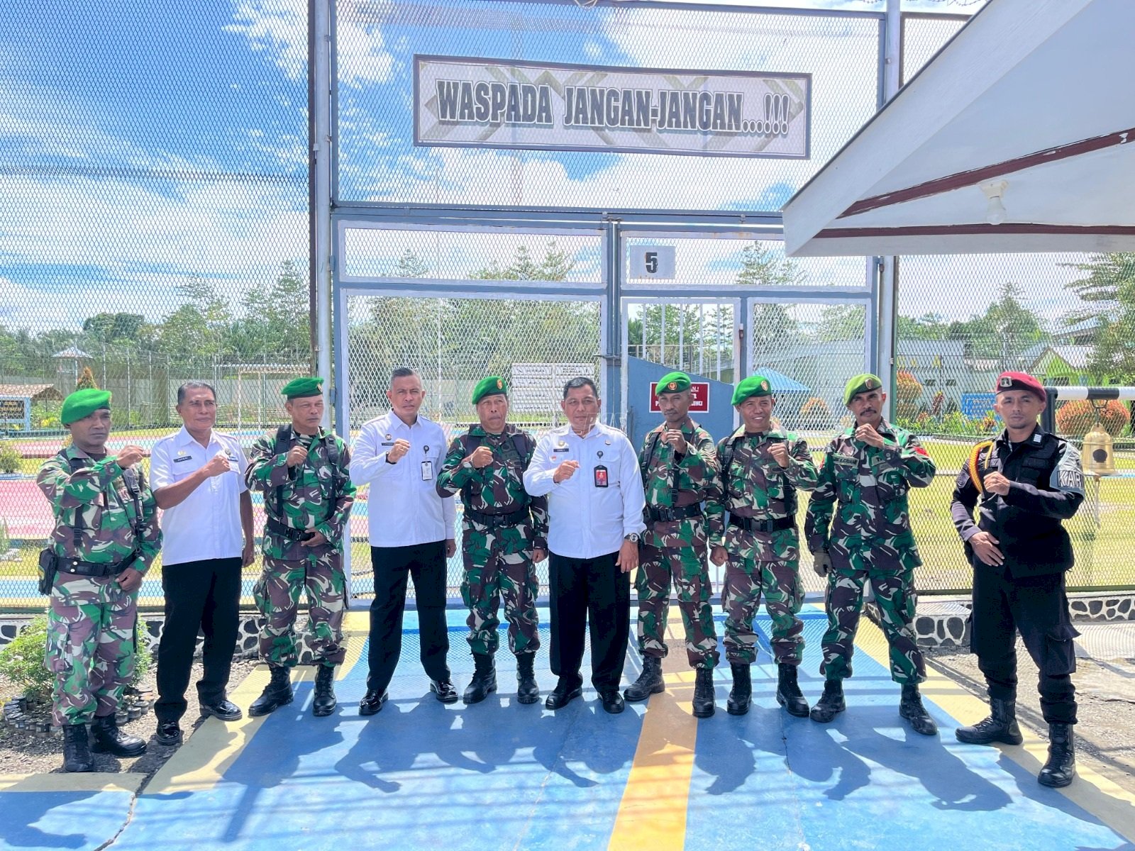 Pastikan Situasi Kondusif, Lapas Piru Terima Patroli Sambang TNI