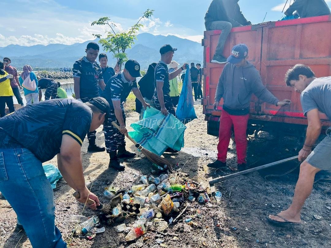 Peduli Lingkungan, Lapas Tolitoli Ikut Aksi Bersih dan Adopsi Pohon RRI Fest 2025