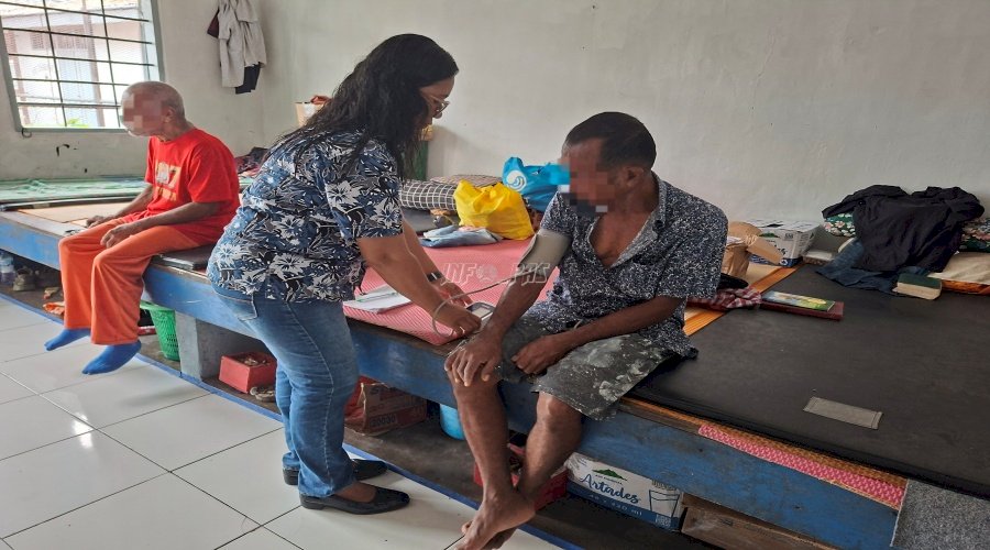 Lapas Saparua Peduli Kesehatan Warga Binaan lewat Pemeriksaan ke Blok Hunian