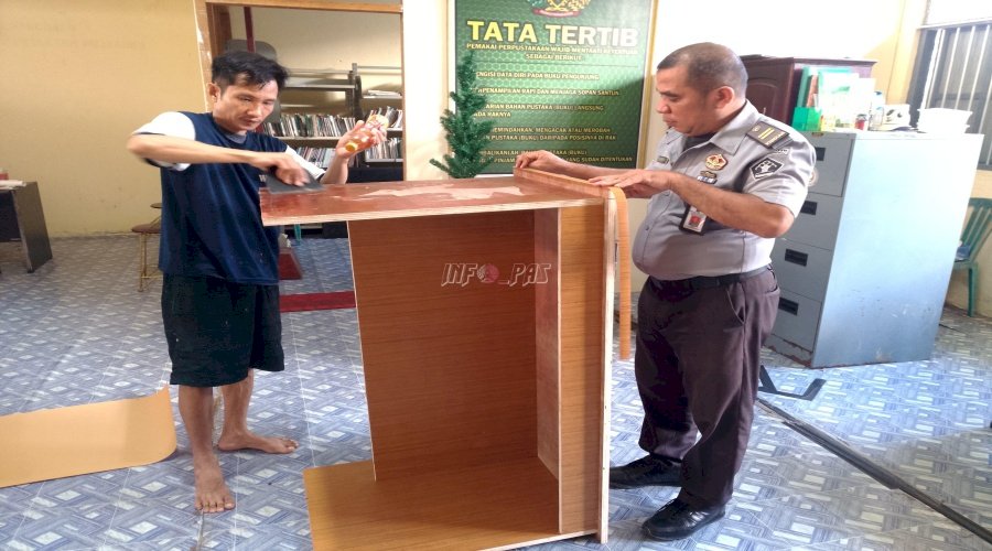 Sentuhan Tangan Terampil Warga Binaan Rutan Ambon Hadirkan Meja Komputer dan Sofa Fungsional