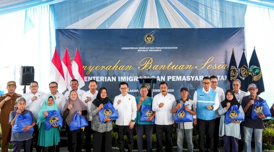 Kemenimipas Salurkan 5.000 Paket Bantuan Sosial untuk Pesantren dan Nelayan di Cilacap