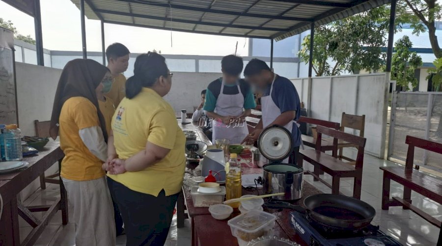 LPKA Medan - Sanggar Kreativitas Anak Indonesia Latih Anak Binaan Buat Nasi Tumpeng