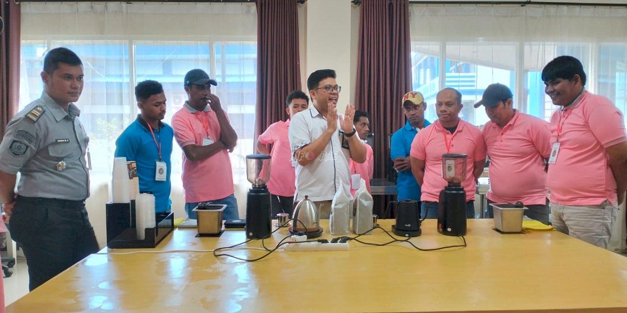 Bersama BPVP Ambon, Klien Bapas Ambon Dibekali Pengetahuan Barista
