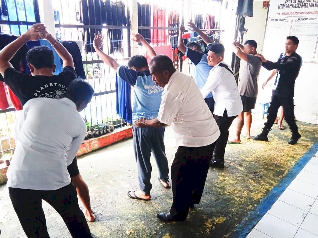 Komitmen Bersih Halinar, Lapas Piru Intensifkan Razia Kamar Hunian
