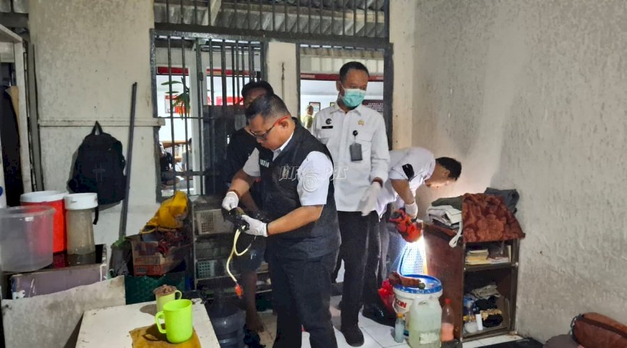 Lapas Madiun dan Pamintel Kanwil Ditjenpas Jatim Geledah Kamar Hunian Warga Binaan