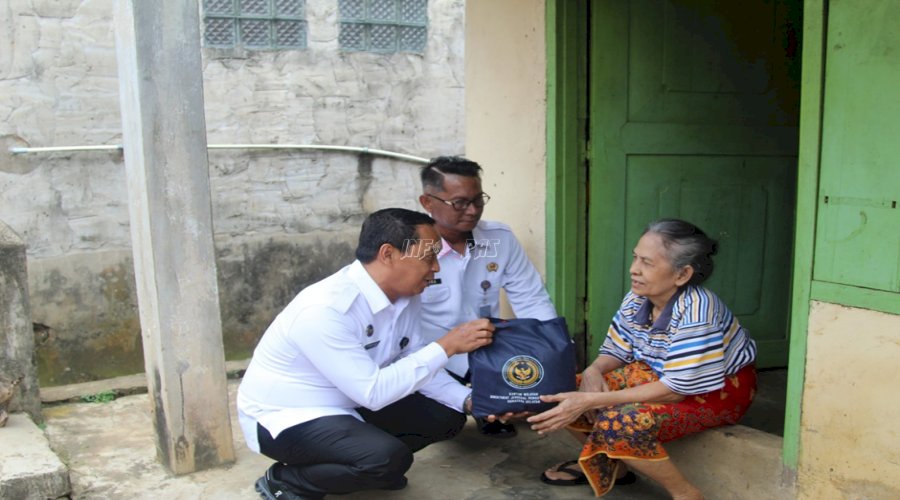 Kanwil Ditjenpas Sumsel Salurkan Bantuan Sosial kepada Masyarakat Sekitar