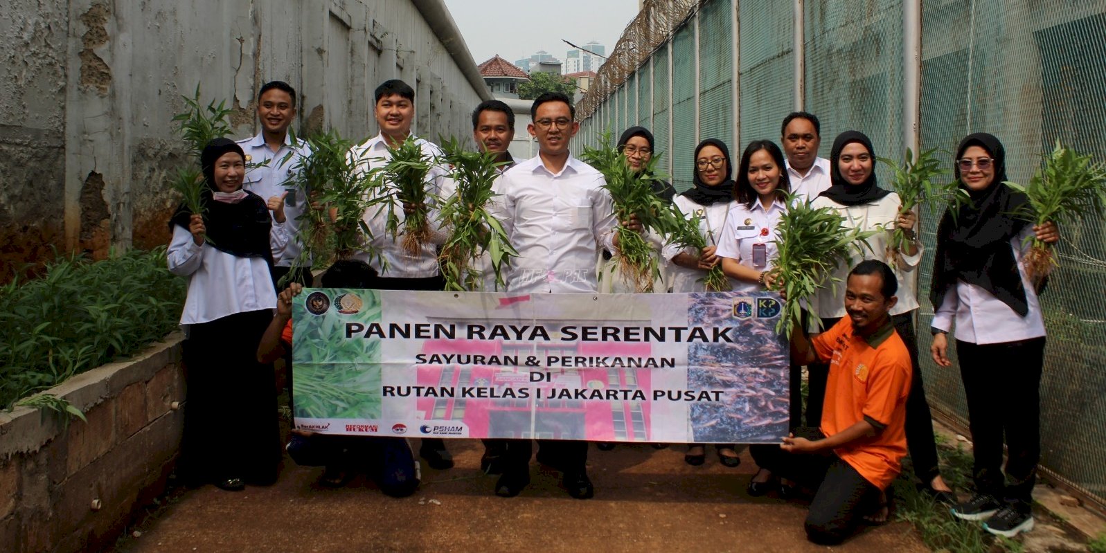  Rutan Jakarta Pusat Salurkan Hasil Panen Kangkung kepada Masyarakat