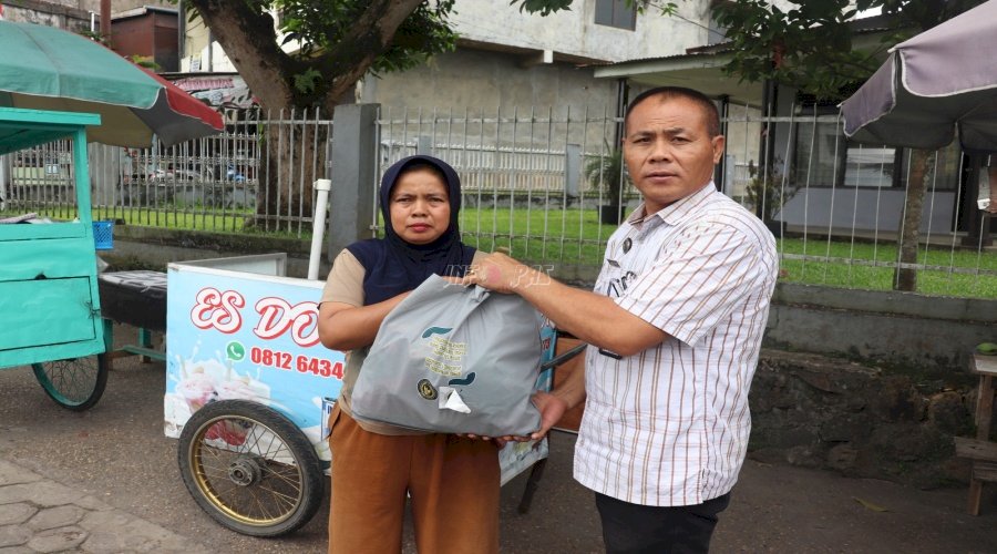 Lapas Jambi Bagikan Bansos bagi Warga Binaan, Masyarakat Sekitar, dan Pensiunan Petugas