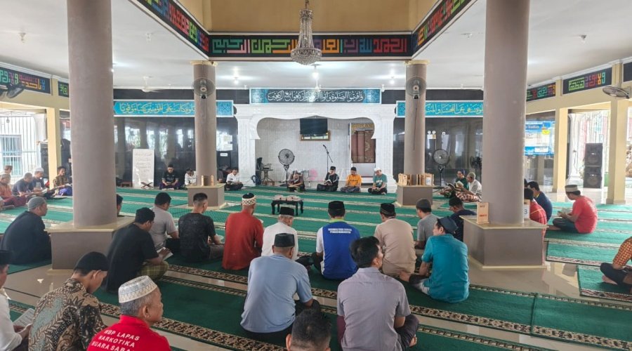 Jumat Berkah, Warga Binaan Lapas Narkotika Muara Sabak Gelar Yasinan di Masjid At-Taubah