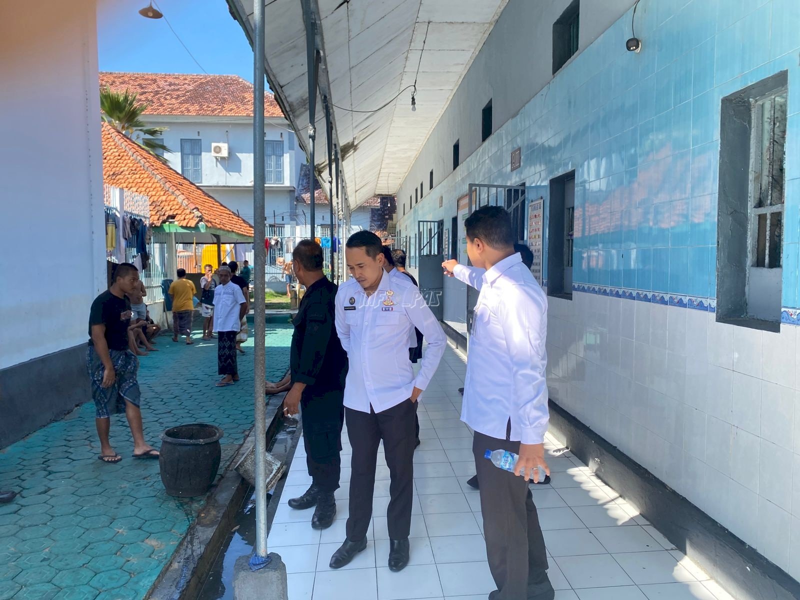 Cegah Gangguan Kamtib, Karutan Sampang Kontrol Keliling & Sapa Warga Binaan