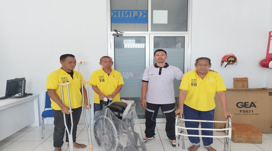 Peduli Mobilitas Warga Binaan Lansia, Lapas Namlea Bagikan Alat Bantu Khusus
