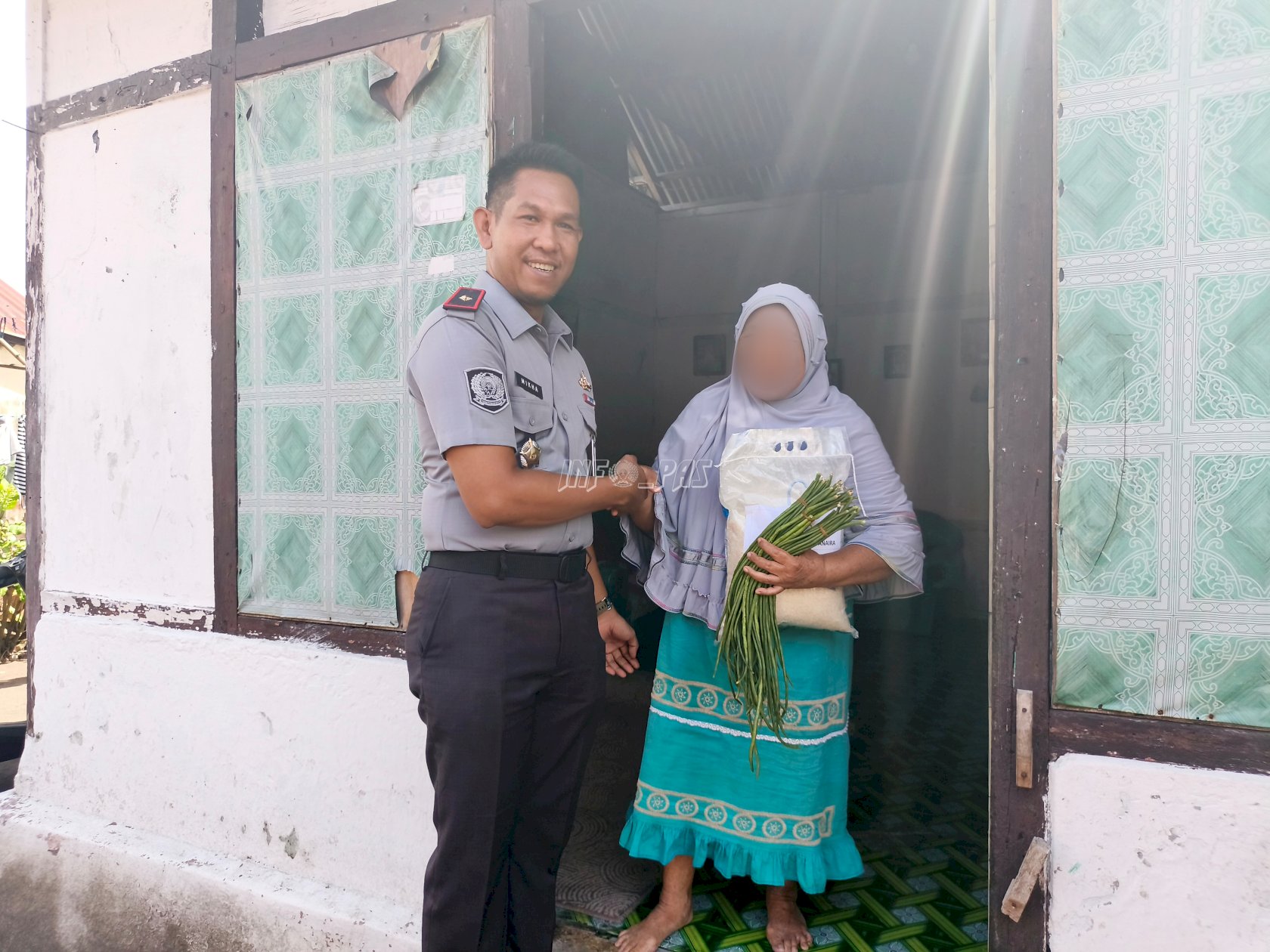 Lapas Bandanaira Salurkan Bansos dari Hasil Budidaya Warga Binaan